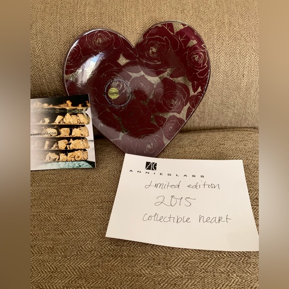 Annie Glass - 2015 Limited Edition Heart Dish - Picture 1 of 2